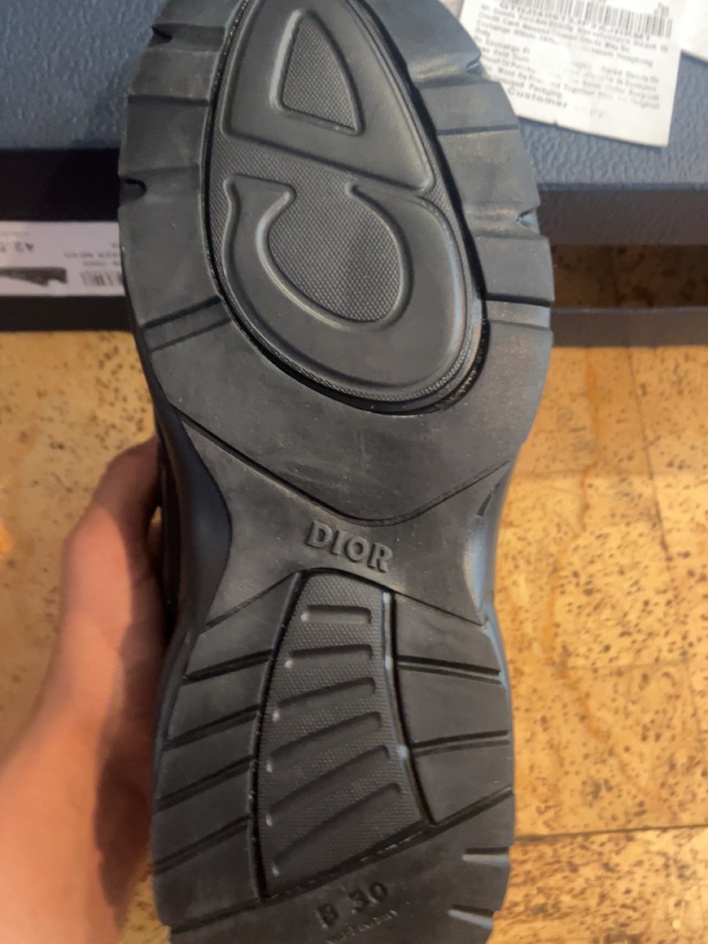 Dior Men’s Black Athletic Sneakers with Subtle Gray Accents - Picture 4 of 13